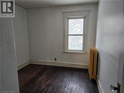 111 Park Row N, Hamilton, ON - Indoor Photo Showing Other Room