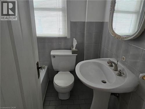 111 Park Row N, Hamilton, ON - Indoor Photo Showing Bathroom