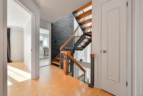 Escalier - 654 Av. Pine, Saint-Lambert, QC 