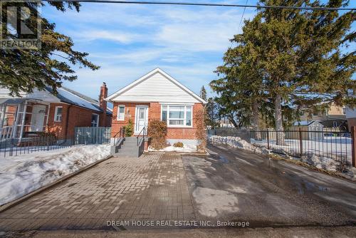 3256 ST CLAIR AVENUE E  Toronto, ON M1L 1V8