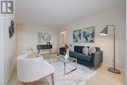 812 - 135 HILLCREST AVENUE  Mississauga, ON L5B 4B1