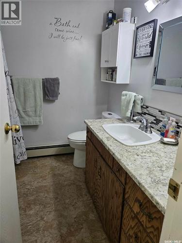 101 3Rd Street W, Leader, SK - Indoor Photo Showing Bathroom