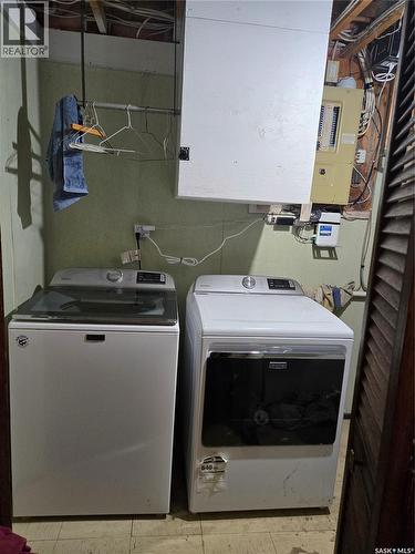 101 3Rd Street W, Leader, SK - Indoor Photo Showing Laundry Room