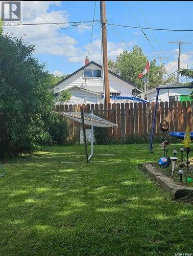 101 3Rd Street W, Leader, SK - Outdoor