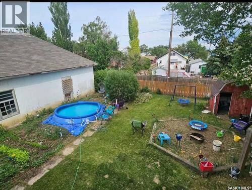 101 3Rd Street W, Leader, SK - Outdoor With Backyard
