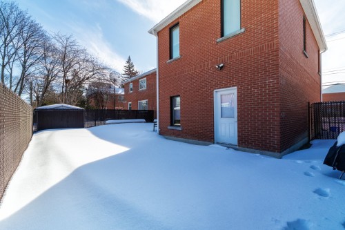 Courtyard - 325 Rue Gratton, Montréal (Saint-Laurent), QC - Outdoor With Exterior