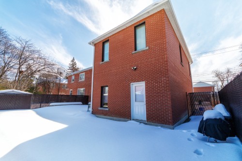 Courtyard - 325 Rue Gratton, Montréal (Saint-Laurent), QC - Outdoor With Exterior