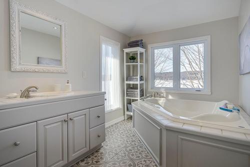 Salle de bains - 230 Rue Larose, Dunham, QC - Indoor Photo Showing Bathroom