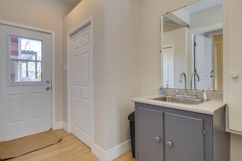 Hall d'entrée/Vestibule - 230 Rue Larose, Dunham, QC - Indoor