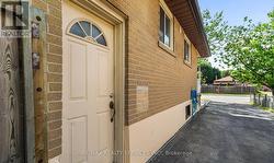 5 AVONDALE BOULEVARD S  Brampton, ON L6T 1H1