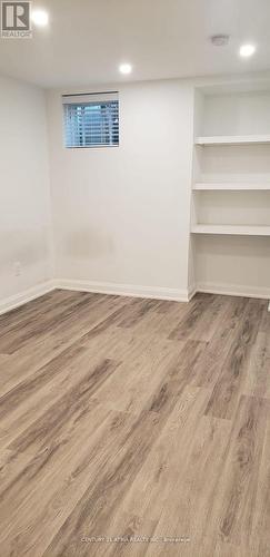 33 Major Crescent, Aurora, ON - Indoor Photo Showing Other Room