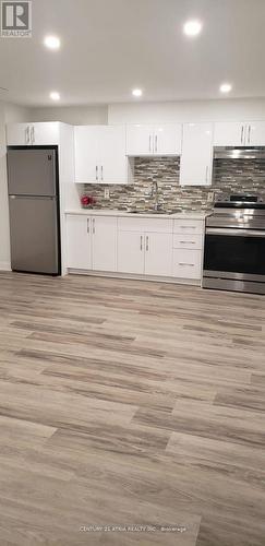 33 Major Crescent, Aurora, ON - Indoor Photo Showing Kitchen