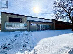 1A - 5 RACINE ROAD  Toronto, ON M9W 2Z2