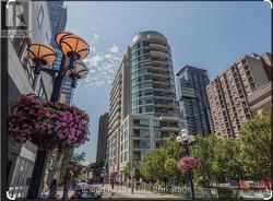 604 - 8 SCOLLARD STREET  Toronto, ON M5R 1E9