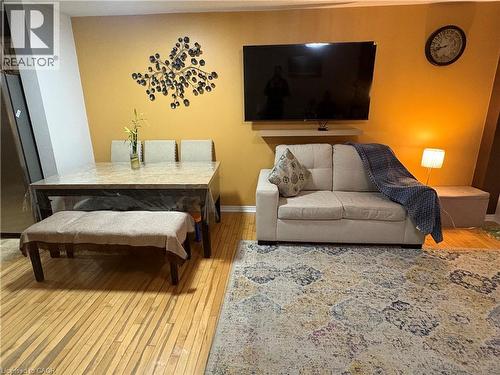 258 Sophia Crescent, Kitchener, ON - Indoor Photo Showing Living Room