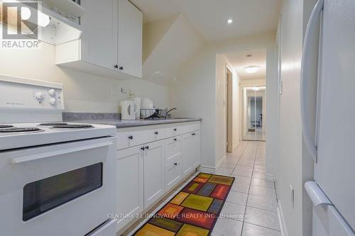3066 Patrick Crescent, Mississauga, ON - Indoor Photo Showing Kitchen