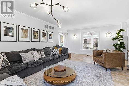 1161 Lockhart Road, Burlington, ON - Indoor Photo Showing Living Room