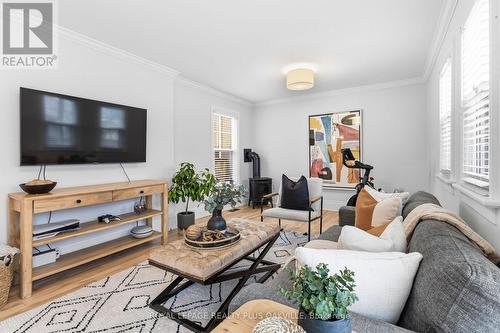 1161 Lockhart Road, Burlington, ON - Indoor Photo Showing Living Room