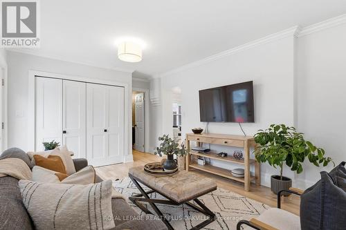1161 Lockhart Road, Burlington, ON - Indoor Photo Showing Living Room