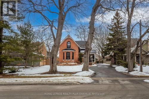 1161 Lockhart Road, Burlington, ON - Outdoor With Facade