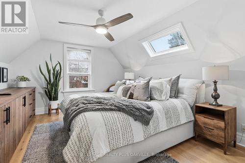 1161 Lockhart Road, Burlington, ON - Indoor Photo Showing Bedroom