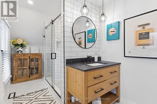 1161 Lockhart Road, Burlington, ON - Indoor Photo Showing Bathroom