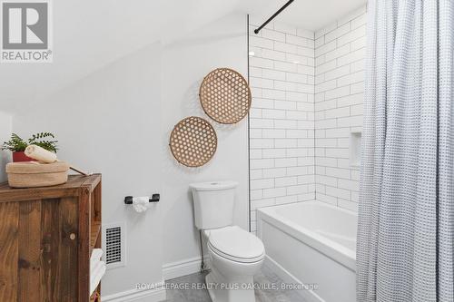 1161 Lockhart Road, Burlington, ON - Indoor Photo Showing Bathroom