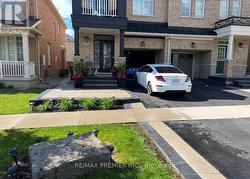 82 CHESTERWOOD CRESCENT  Brampton, ON L6Y 0Z5