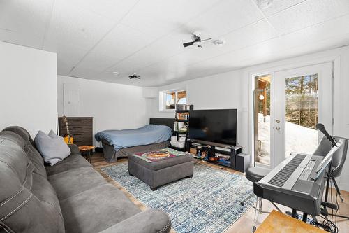 Vue d'ensemble - 7 Av. Du Parc, Gore, QC - Indoor Photo Showing Living Room