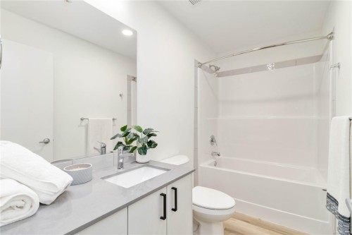 114-2390 City Gate Blvd, Langford, BC - Indoor Photo Showing Bathroom