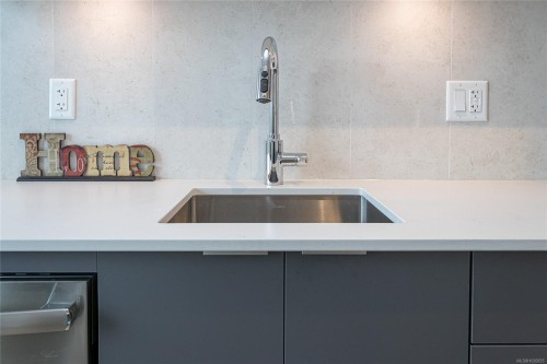 616-1115 Johnson St, Victoria, BC - Indoor Photo Showing Kitchen