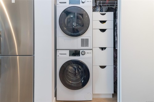 616-1115 Johnson St, Victoria, BC - Indoor Photo Showing Laundry Room