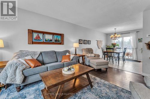156 Pruyn Crescent, Loyalist (Bath), ON - Indoor Photo Showing Living Room
