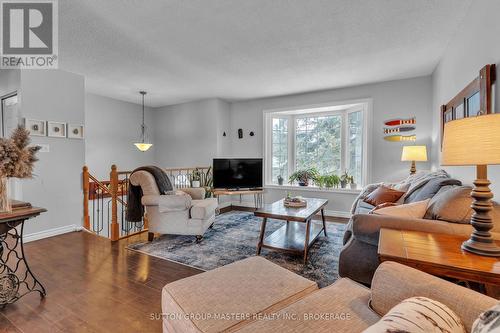 156 Pruyn Crescent, Loyalist (Bath), ON - Indoor Photo Showing Living Room