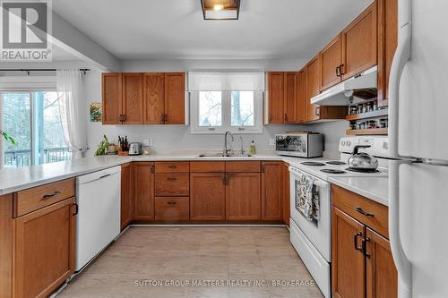 156 Pruyn Crescent, Loyalist (Bath), ON - Indoor Photo Showing Kitchen With Double Sink