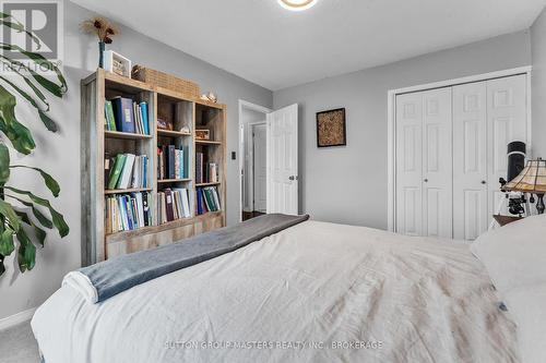 156 Pruyn Crescent, Loyalist (Bath), ON - Indoor Photo Showing Bedroom
