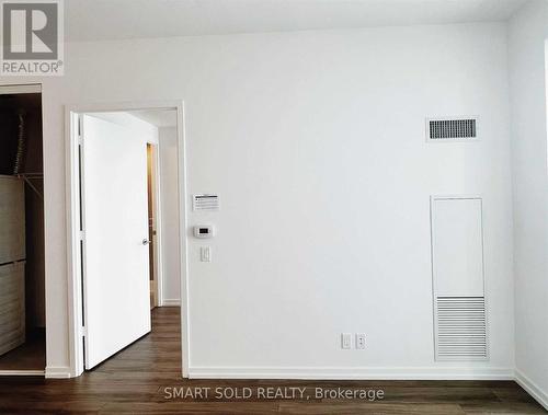 1807 - 1000 Portage Parkway, Vaughan, ON - Indoor Photo Showing Other Room