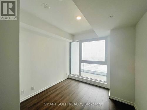 1807 - 1000 Portage Parkway, Vaughan, ON - Indoor Photo Showing Other Room