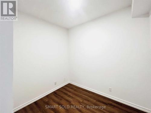 1807 - 1000 Portage Parkway, Vaughan, ON - Indoor Photo Showing Other Room