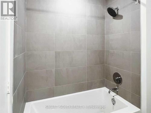 1807 - 1000 Portage Parkway, Vaughan, ON - Indoor Photo Showing Bathroom