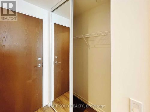 1807 - 1000 Portage Parkway, Vaughan, ON - Indoor