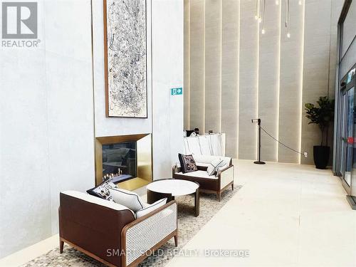 1807 - 1000 Portage Parkway, Vaughan, ON - Indoor