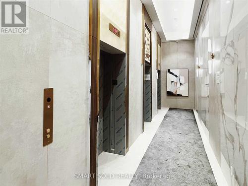 1807 - 1000 Portage Parkway, Vaughan, ON - Indoor Photo Showing Other Room