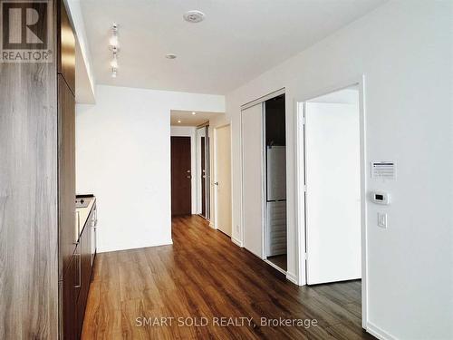 1807 - 1000 Portage Parkway, Vaughan, ON - Indoor Photo Showing Other Room