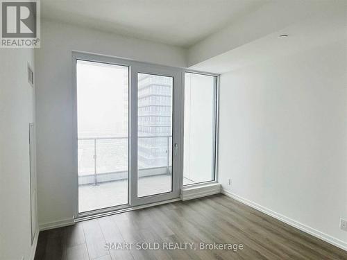 1807 - 1000 Portage Parkway, Vaughan, ON - Indoor Photo Showing Other Room