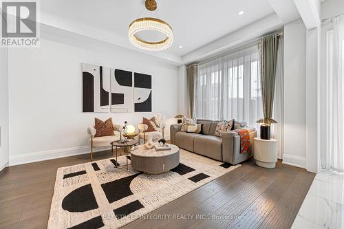 118 Milky Way Drive, Richmond Hill, ON - Indoor Photo Showing Living Room