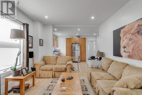 382 Beach Road, Hamilton, ON - Indoor Photo Showing Living Room