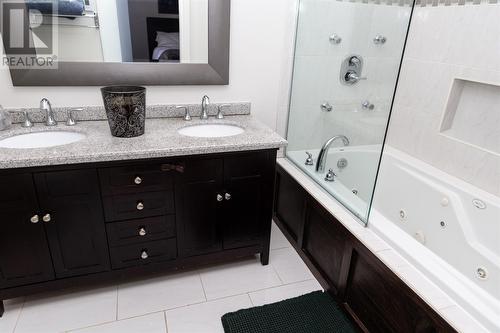 28 King Edward Place, St. John'S, NL - Indoor Photo Showing Bathroom