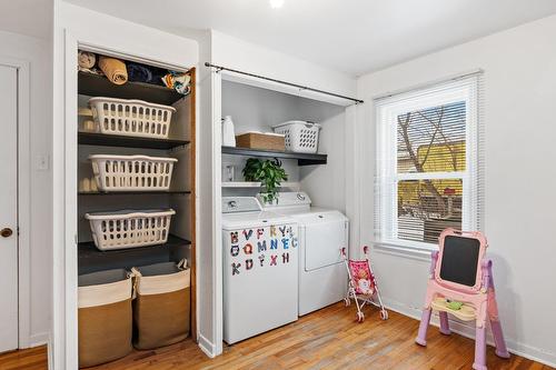 Salle de jeux - 194 Rue De L'Église, Napierville, QC - Indoor Photo Showing Laundry Room