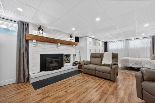 Vue d'ensemble - 1050 Rue Notre-Dame, Saint-Césaire, QC - Indoor Photo Showing Living Room With Fireplace